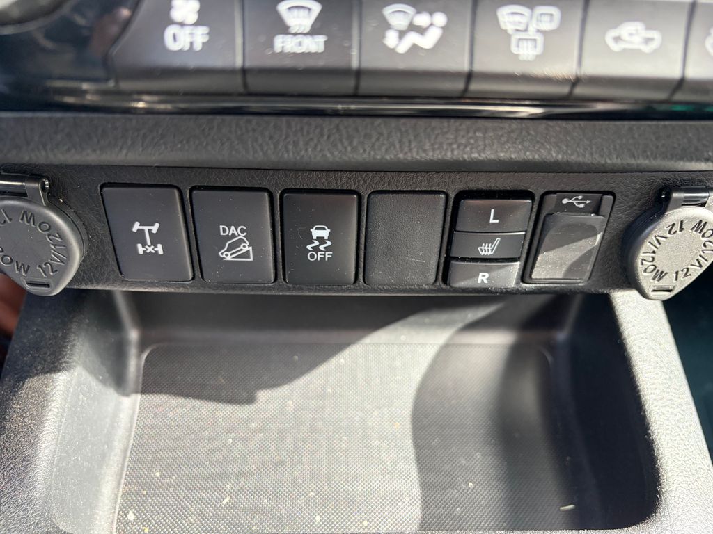 toyota-hilux-active-2-4l-diesel-6m-t-4x4 - 8