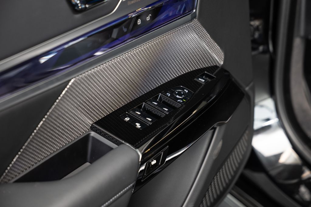 bmw-rada-7-d-xdrive-m-sport-pro-b-o-360 - 7