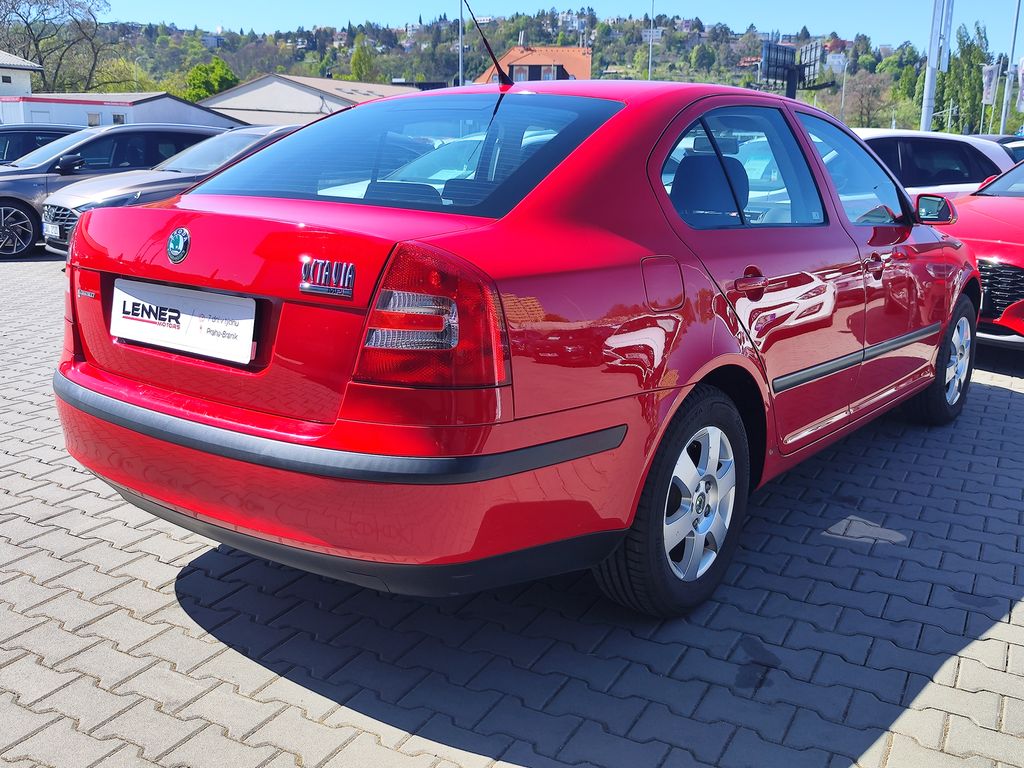 skoda-octavia-1-6i-75kw-elegance - 4