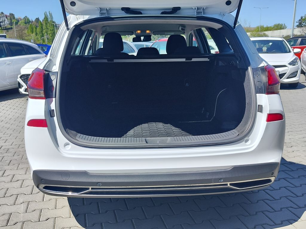 hyundai-i30-1-6-crdi-85kw-komfort - 8