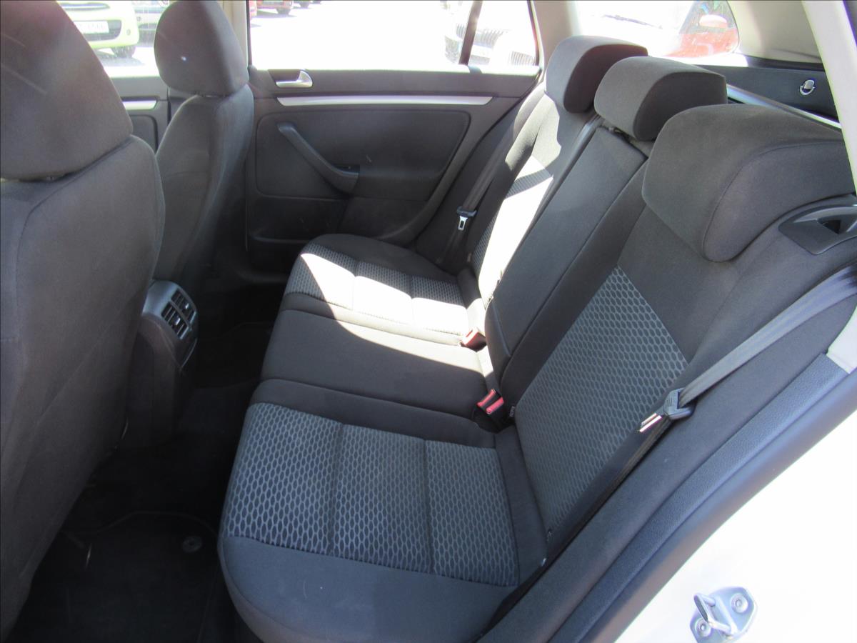 volkswagen-golf-1-6-tdi-77kw-variant - 9