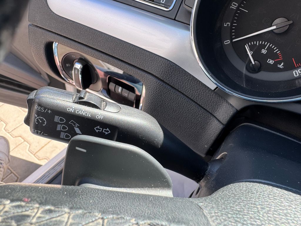 skoda-superb-combi-2-0-tdi-dsg-elegance - 8