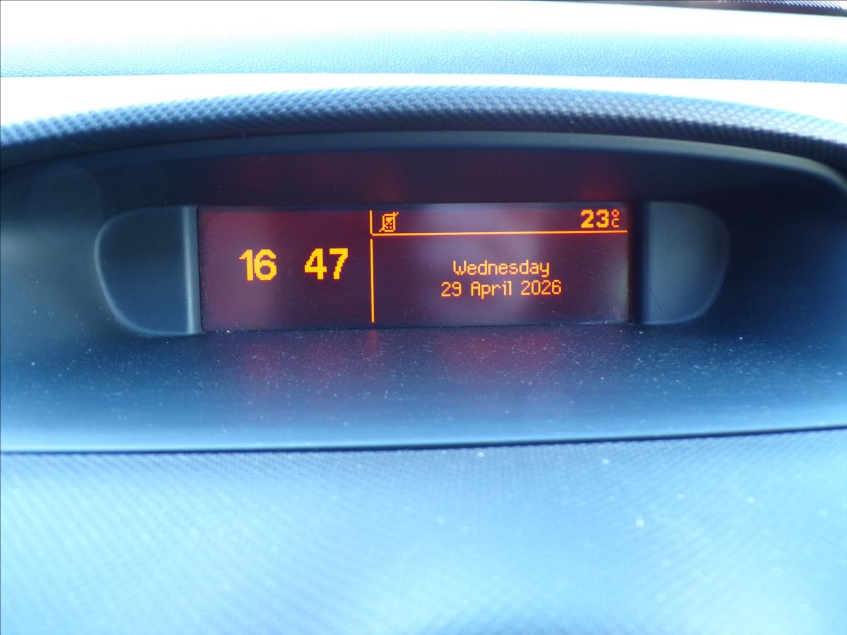 peugeot-308-1-6-hdi-klimatizace - 8