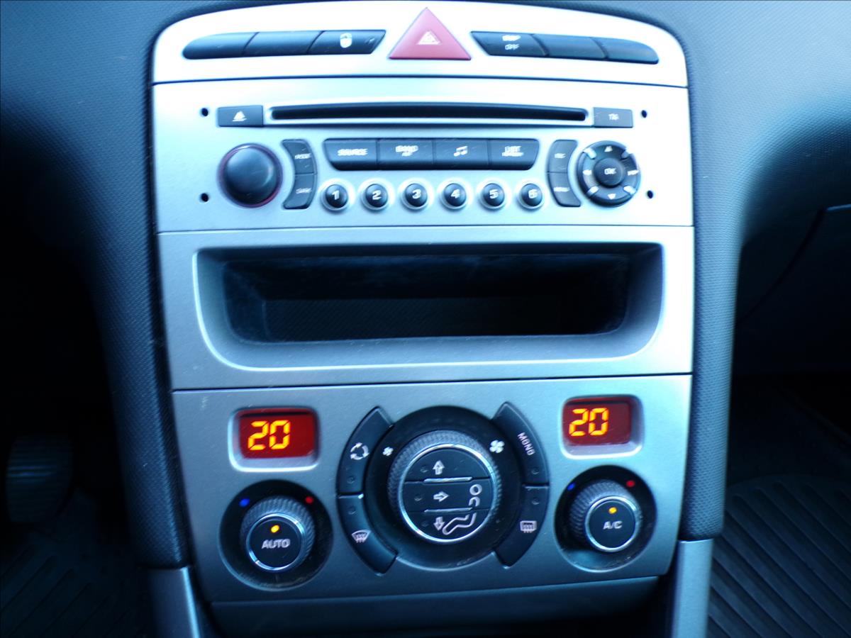 peugeot-308-1-6-hdi-klimatizace - 9