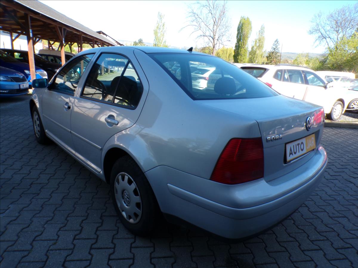 volkswagen-bora-1-6-i-digi-klima - 3