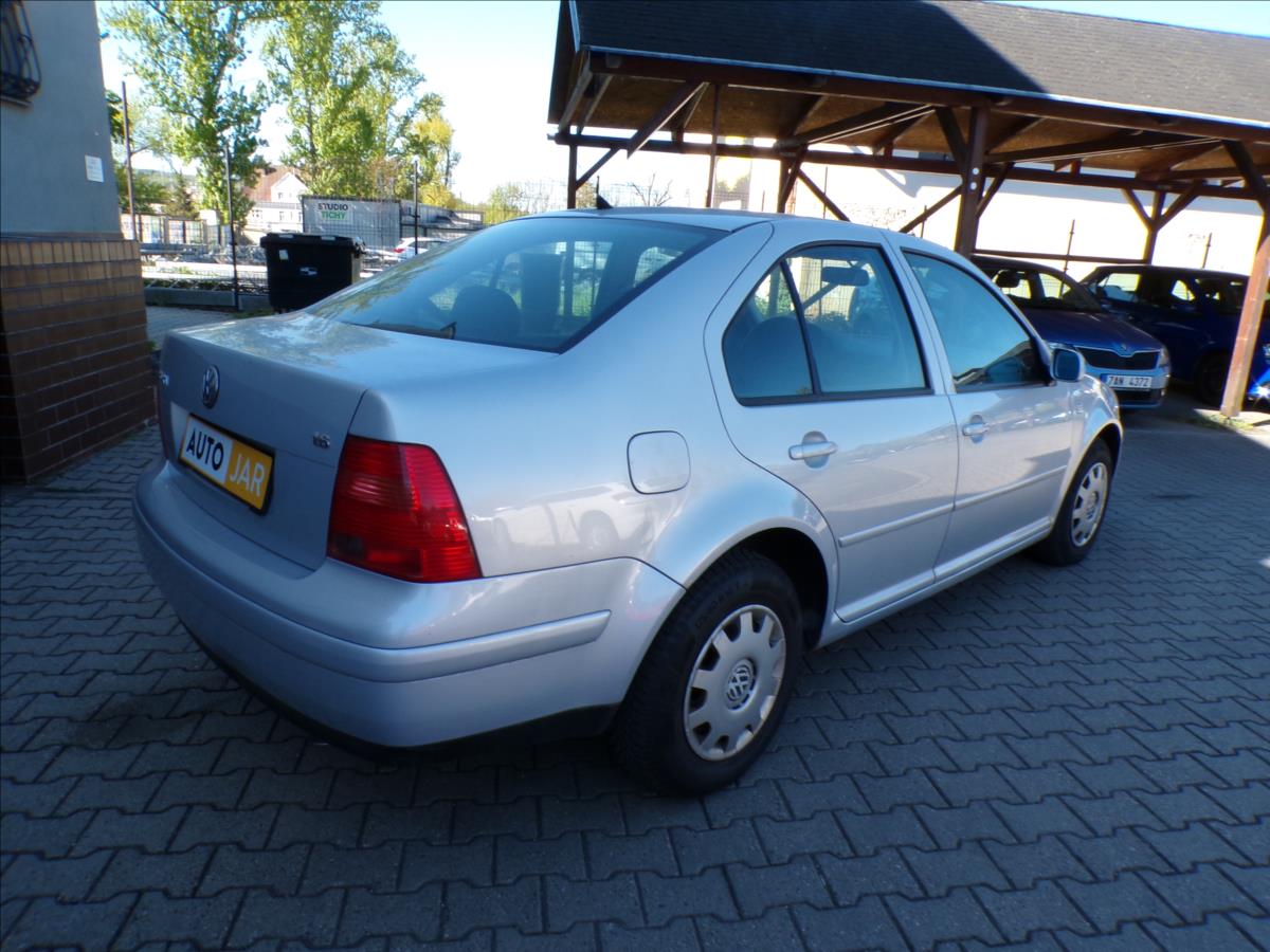 volkswagen-bora-1-6-i-digi-klima - 4