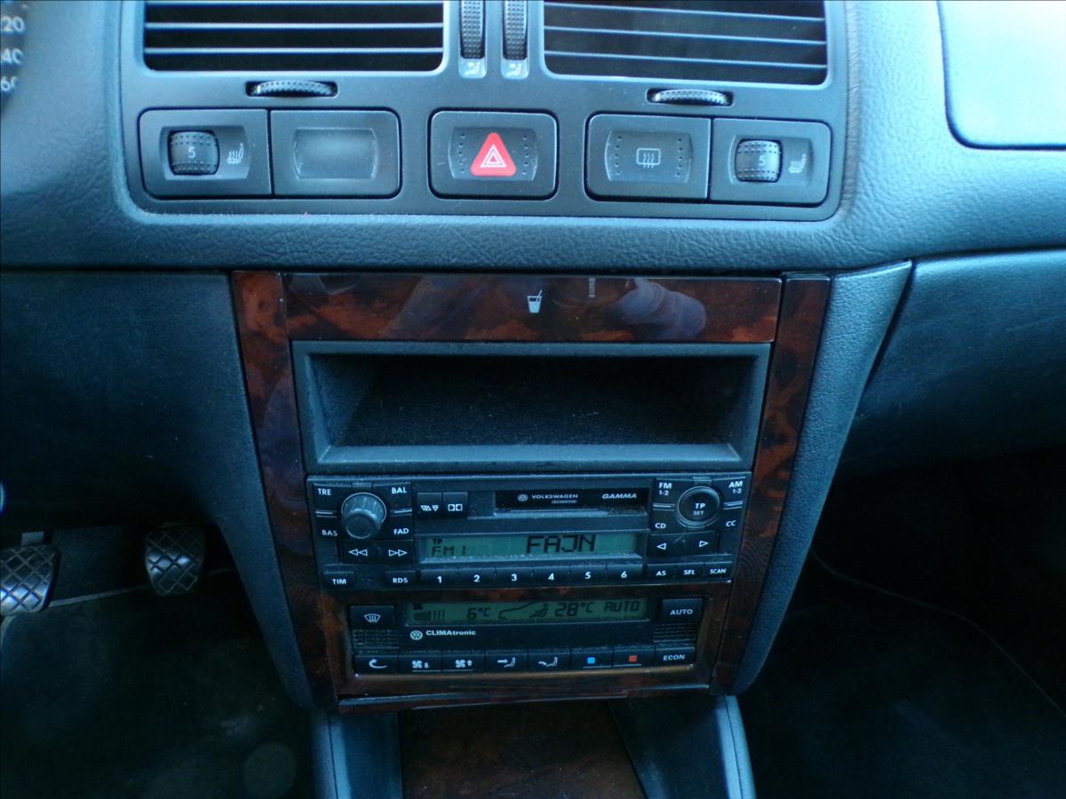 volkswagen-bora-1-6-i-digi-klima - 8