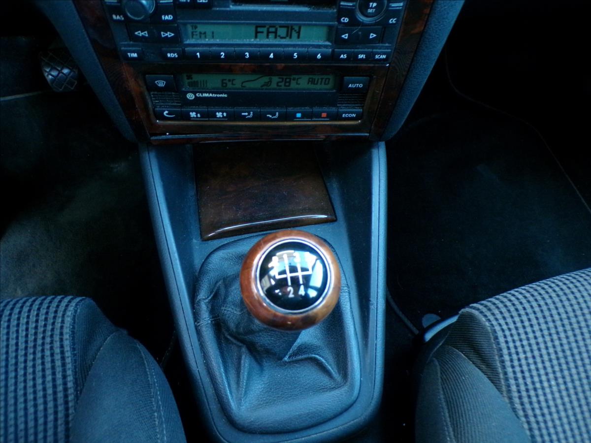volkswagen-bora-1-6-i-digi-klima - 9