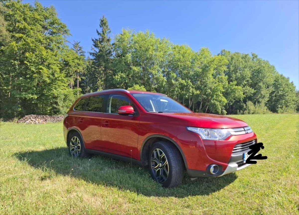 Mitsubishi Outlander 2,2   nízká spotřeba, 4x4, 7 míst, k