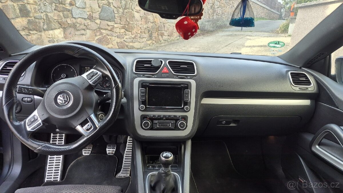 volkswagen-scirocco-2-0 - 8