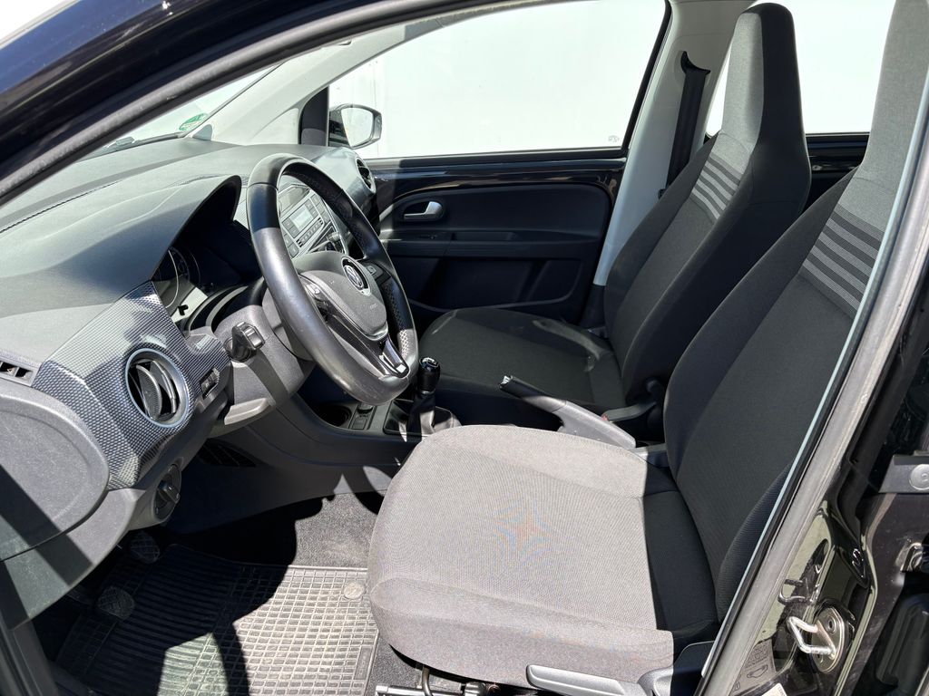 volkswagen-up-1-0-55kw-klima-vyhrevy - 5