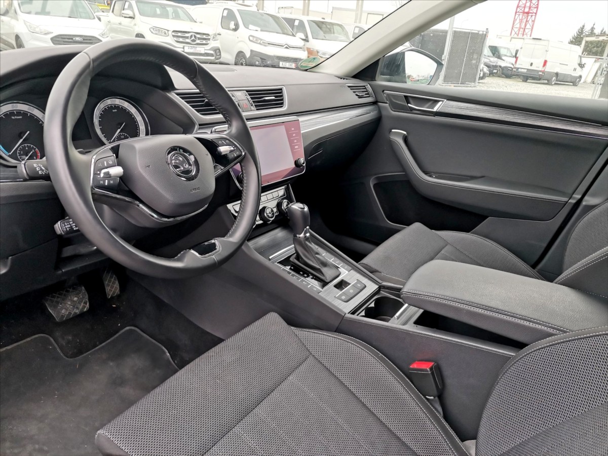 skoda-superb-iv-1-4tsi-phev-dsg-style - 5