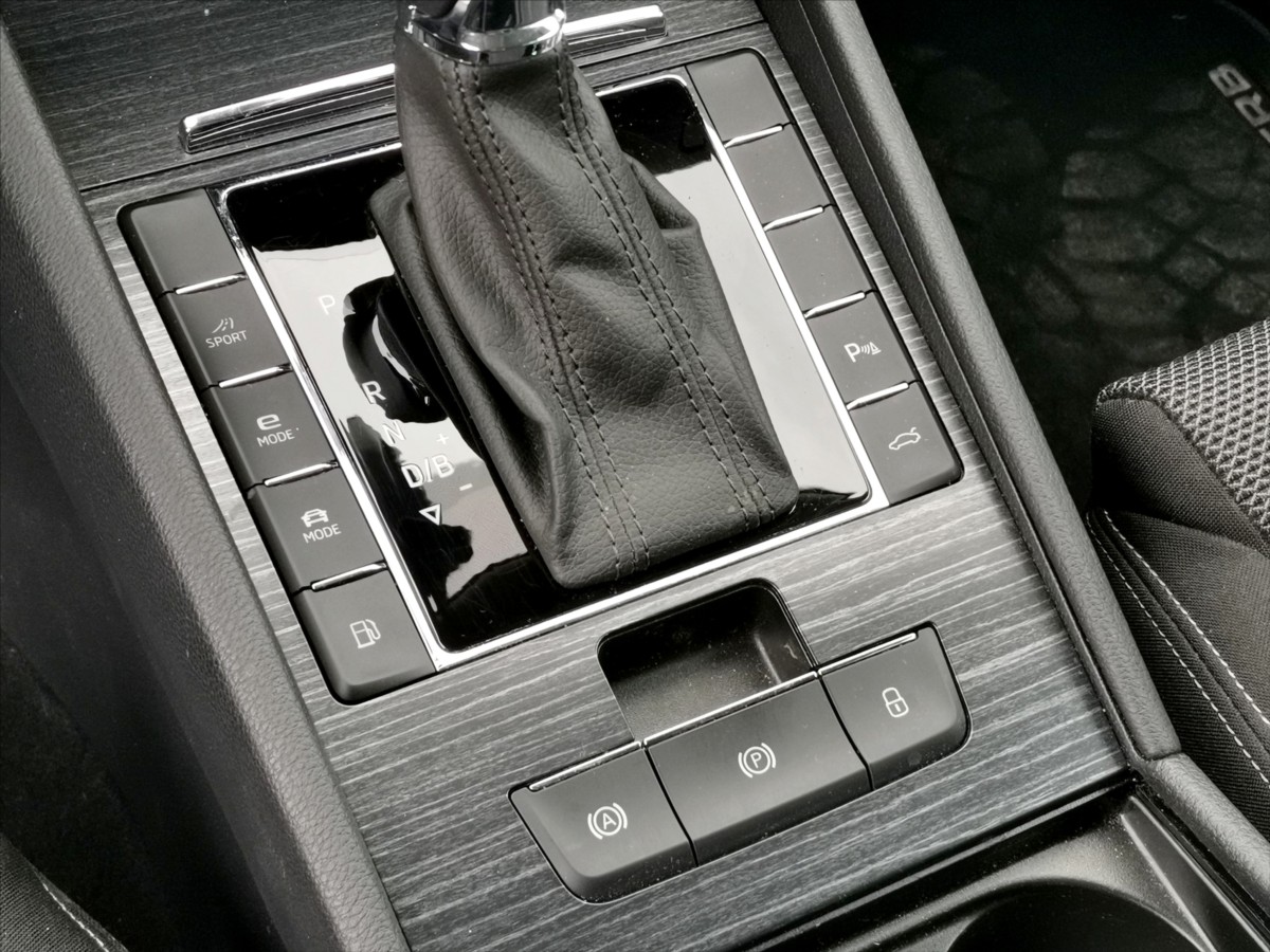 skoda-superb-iv-1-4tsi-phev-dsg-style - 7