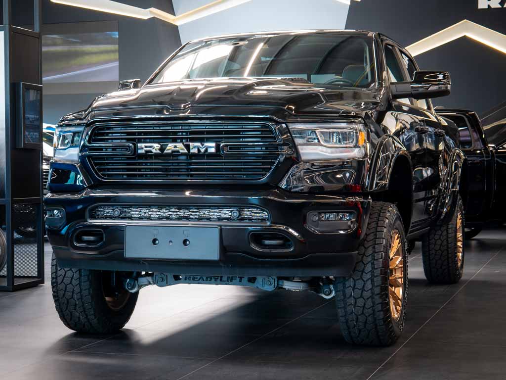 Dodge RAM 5.7 V8 Laramie Sport 6" LIFT