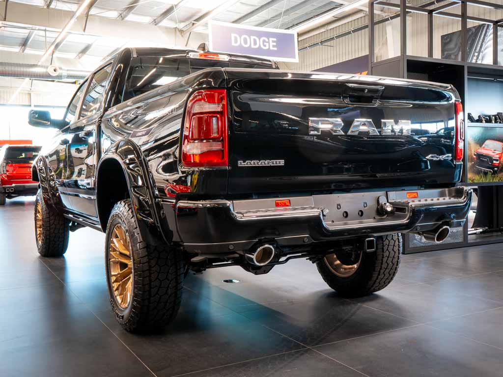 dodge-ram-5-7-v8-laramie-sport-6-lift - 1
