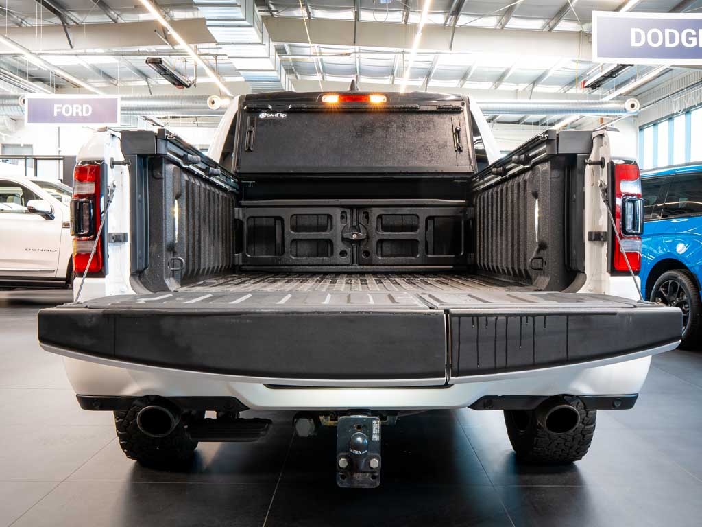 dodge-ram-5-7-v8-laramie-night-edition - 8