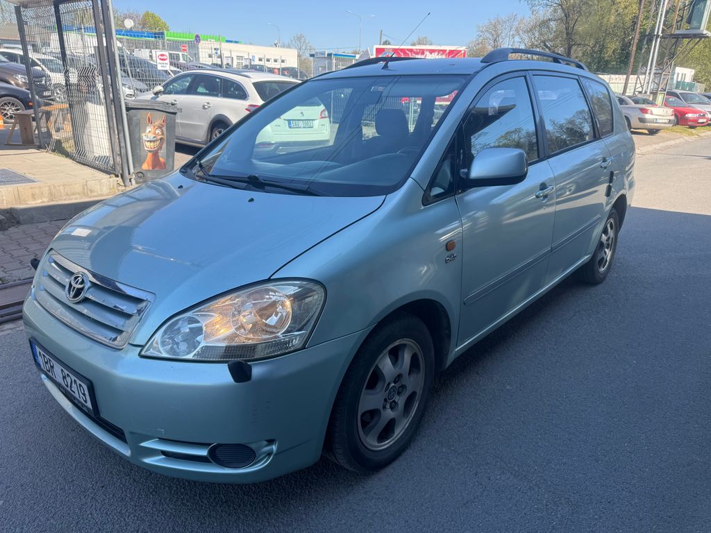 Toyota Avensis Verso 