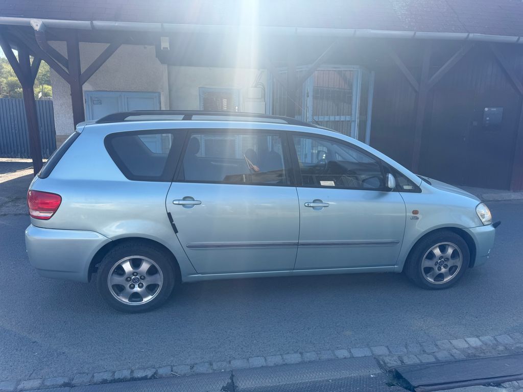 toyota-avensis-verso - 5