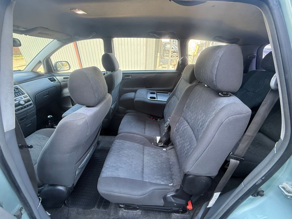 toyota-avensis-verso - 8
