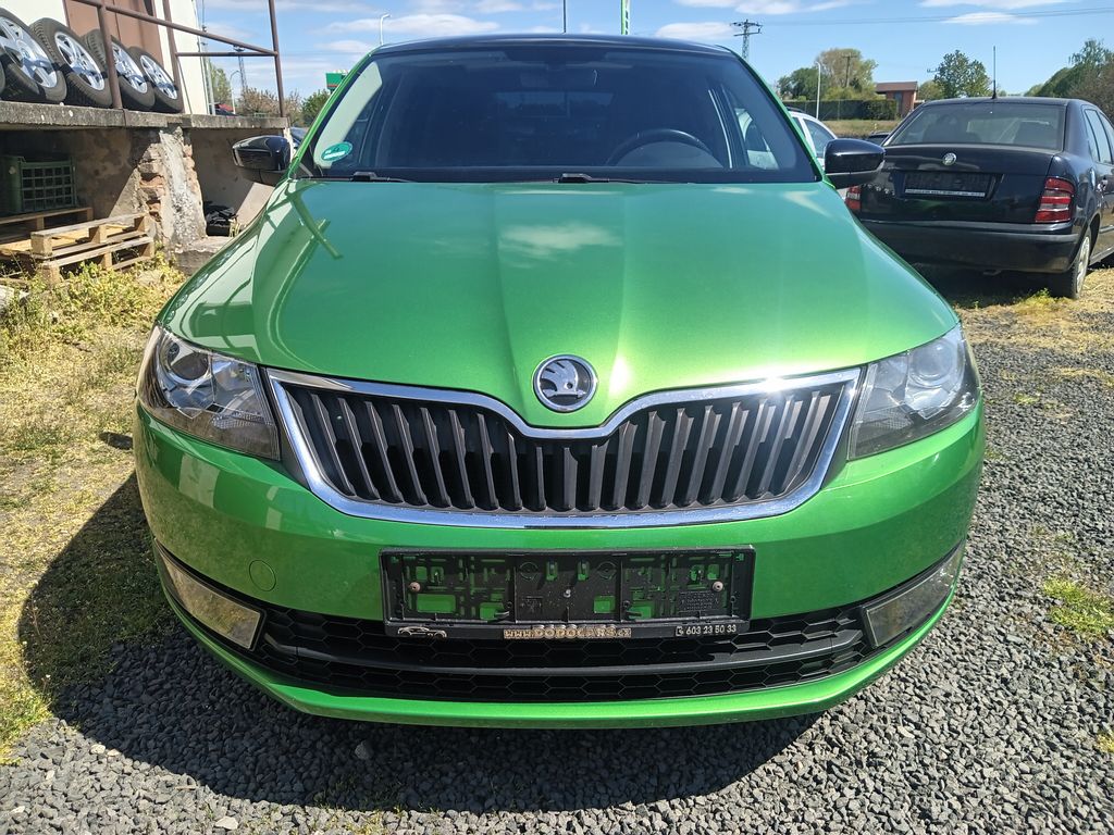skoda-rapid-1-2-tsi-emotion-plus-panorama - 7
