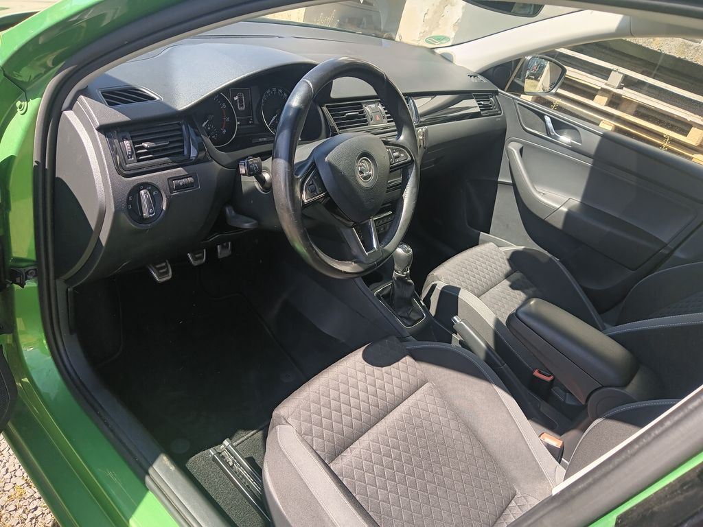 skoda-rapid-1-2-tsi-emotion-plus-panorama - 8