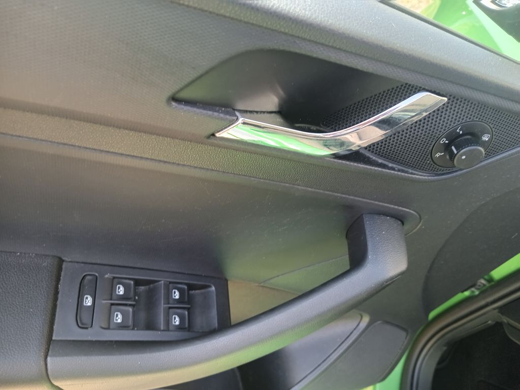 skoda-rapid-1-2-tsi-emotion-plus-panorama - 9