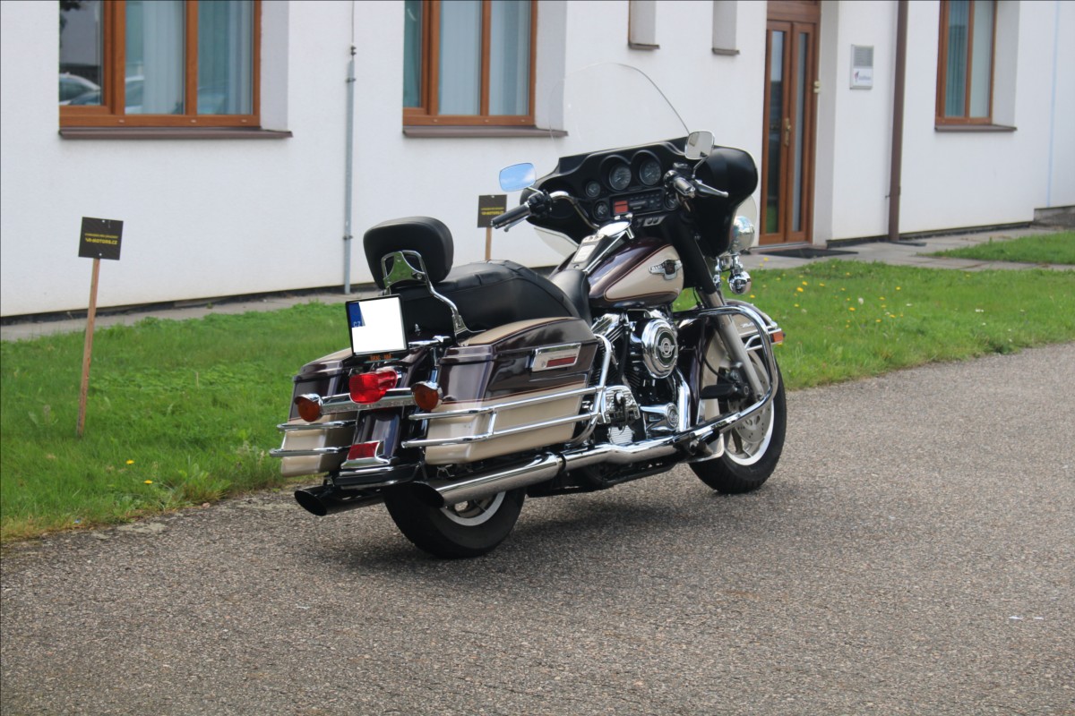 harley-davidson-1-3-flhtcui-electra-glide-95th - 2