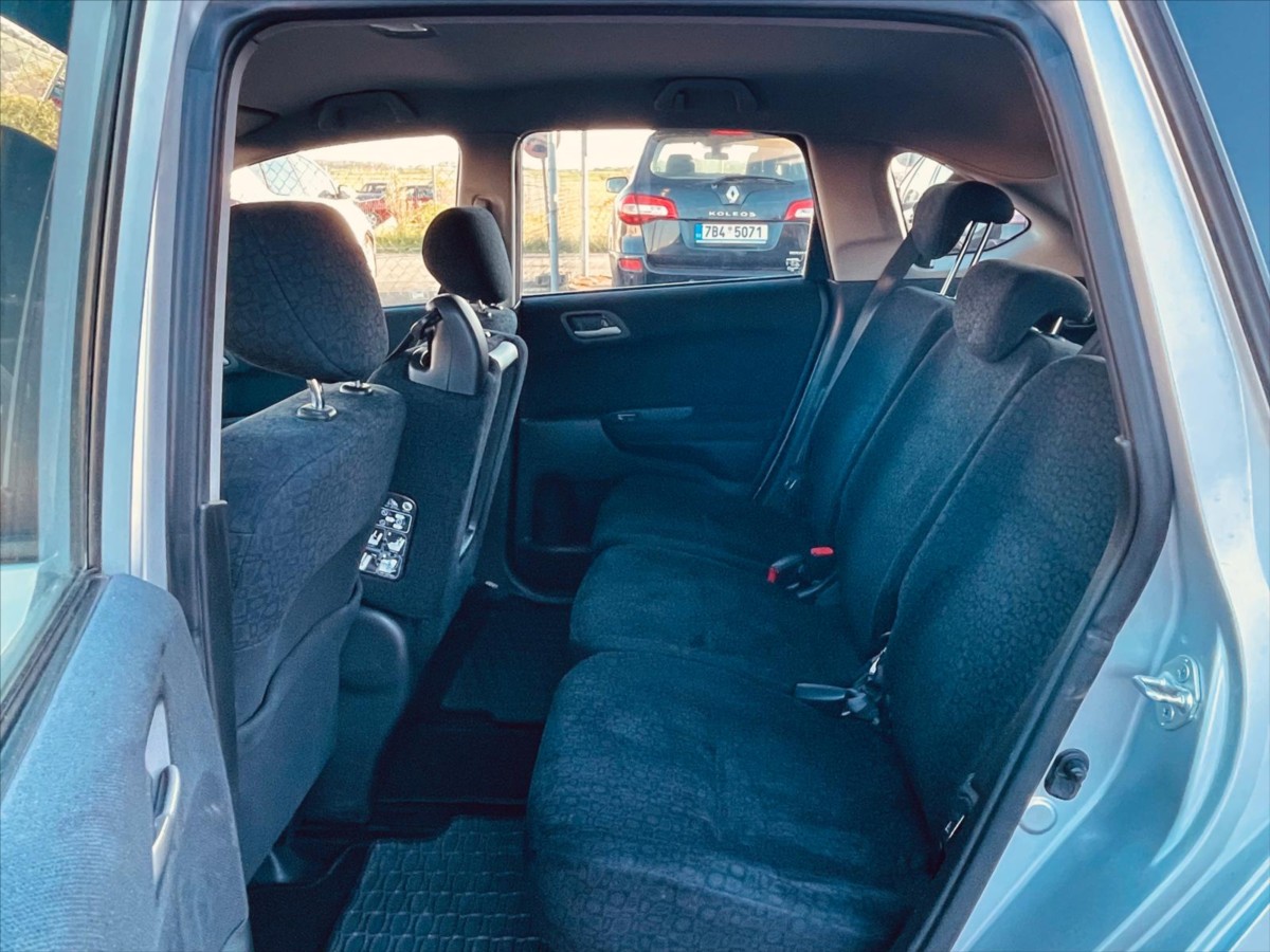 honda-fr-v-2-2-i-ctdi - 8