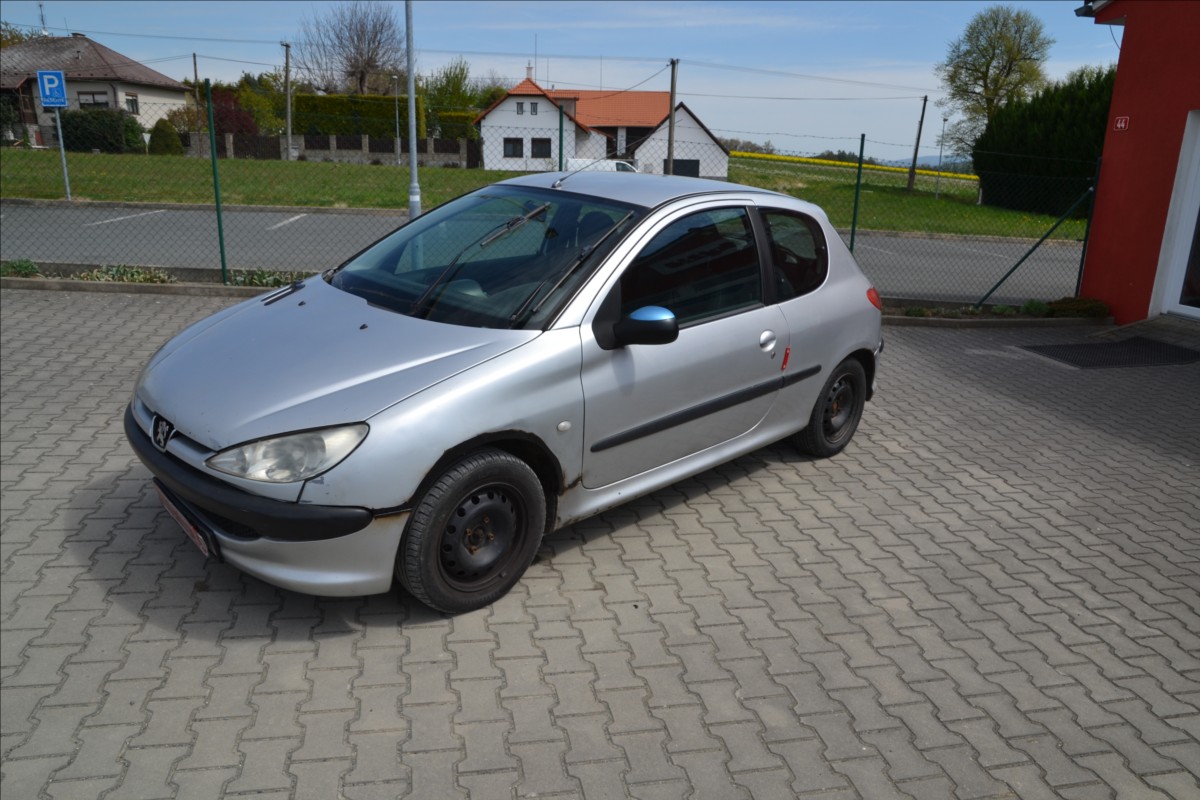 peugeot-206-1-4-hdi-nove-v-cr-webasto-nova-stk - 2