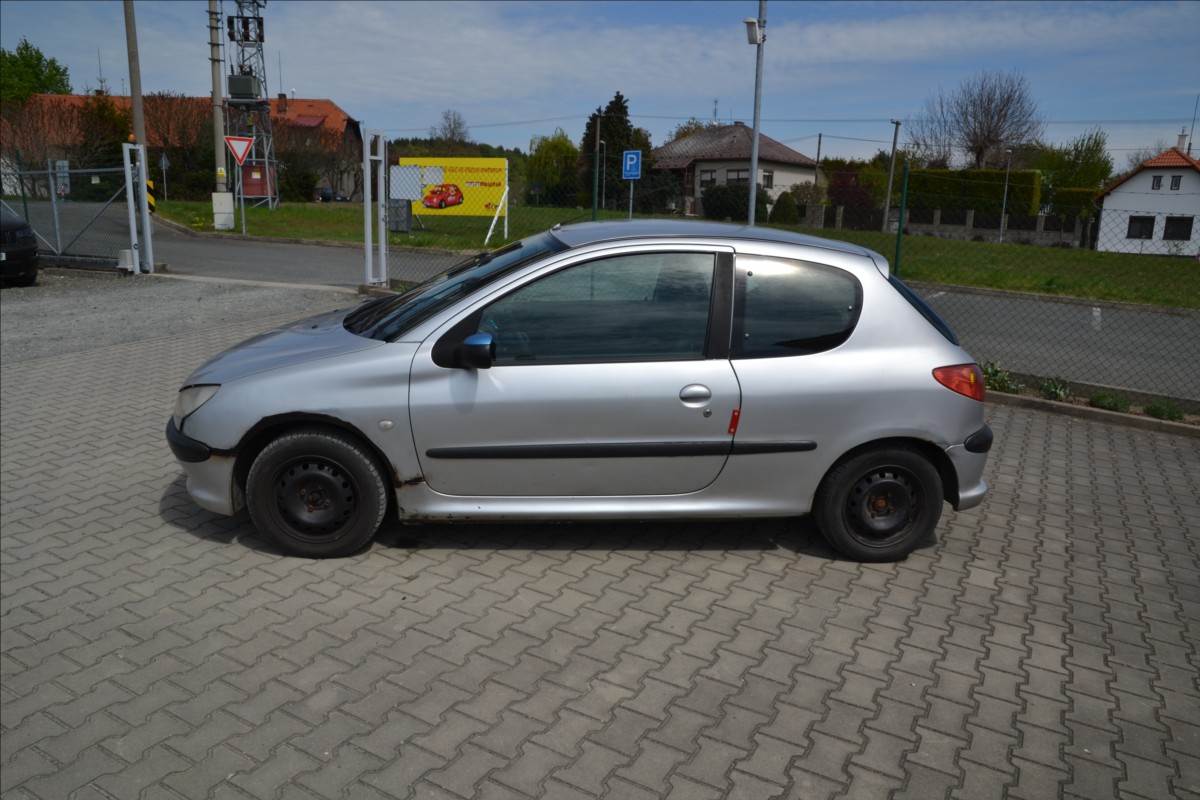 peugeot-206-1-4-hdi-nove-v-cr-webasto-nova-stk - 3
