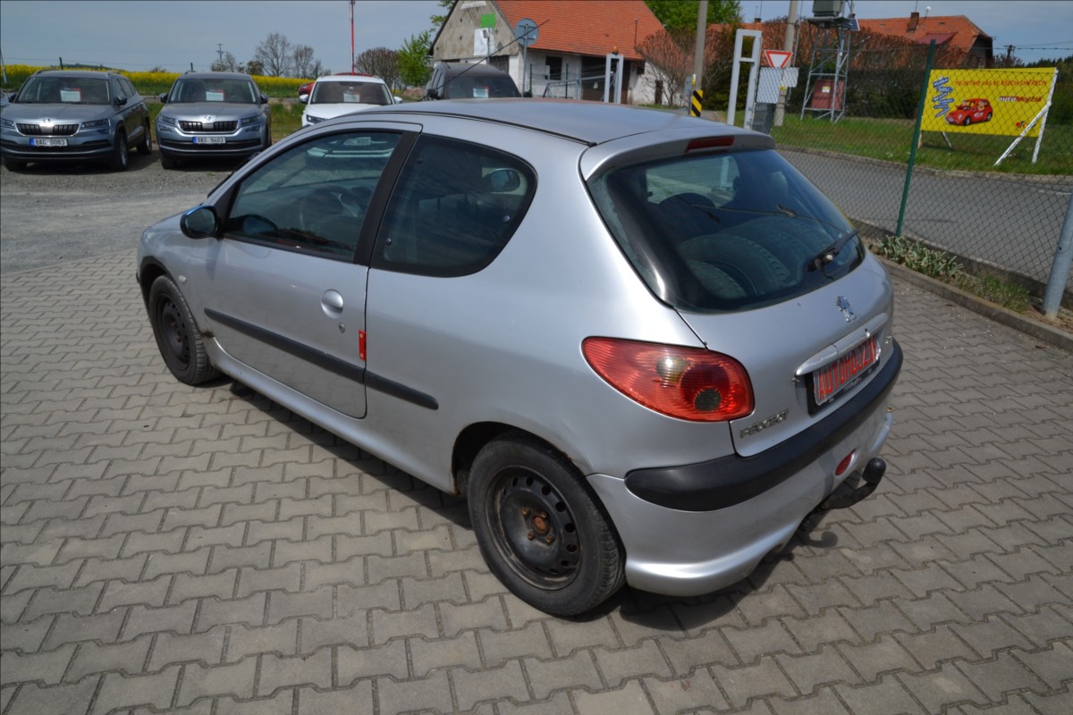 peugeot-206-1-4-hdi-nove-v-cr-webasto-nova-stk - 9