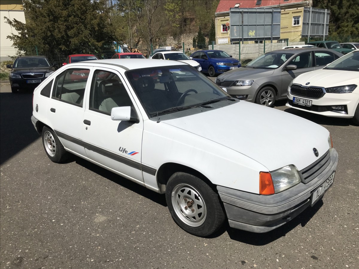 opel-kadett-1-3-i-5dv - 3