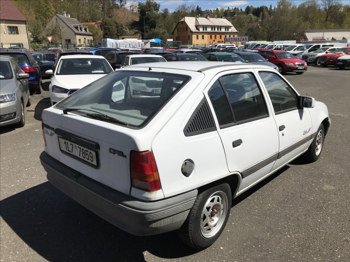 opel-kadett-1-3-i-5dv - 4