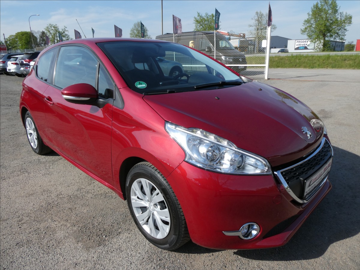 Peugeot 208 1,2 i 60kW 1.majitel, serviska