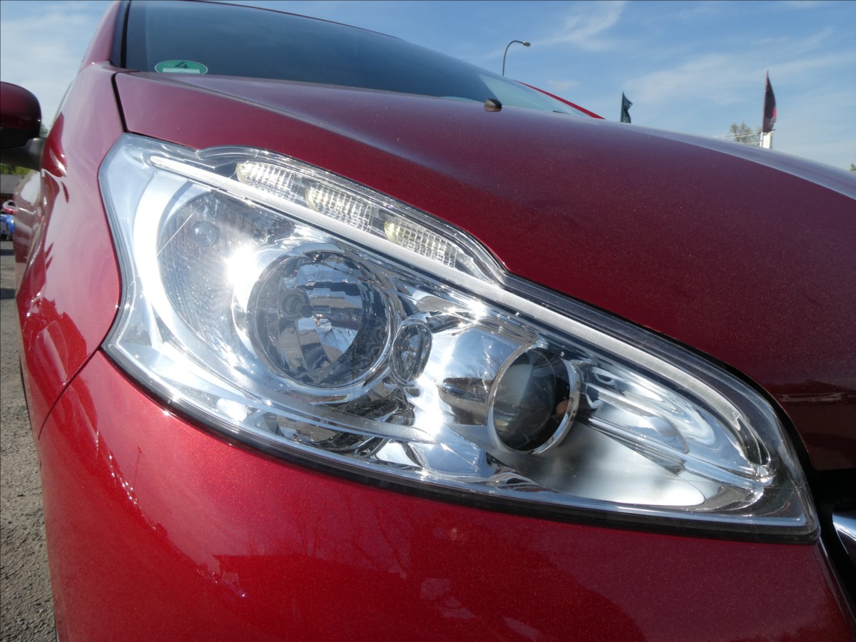 peugeot-208-1-2-i-60kw-1-majitel-serviska - 4