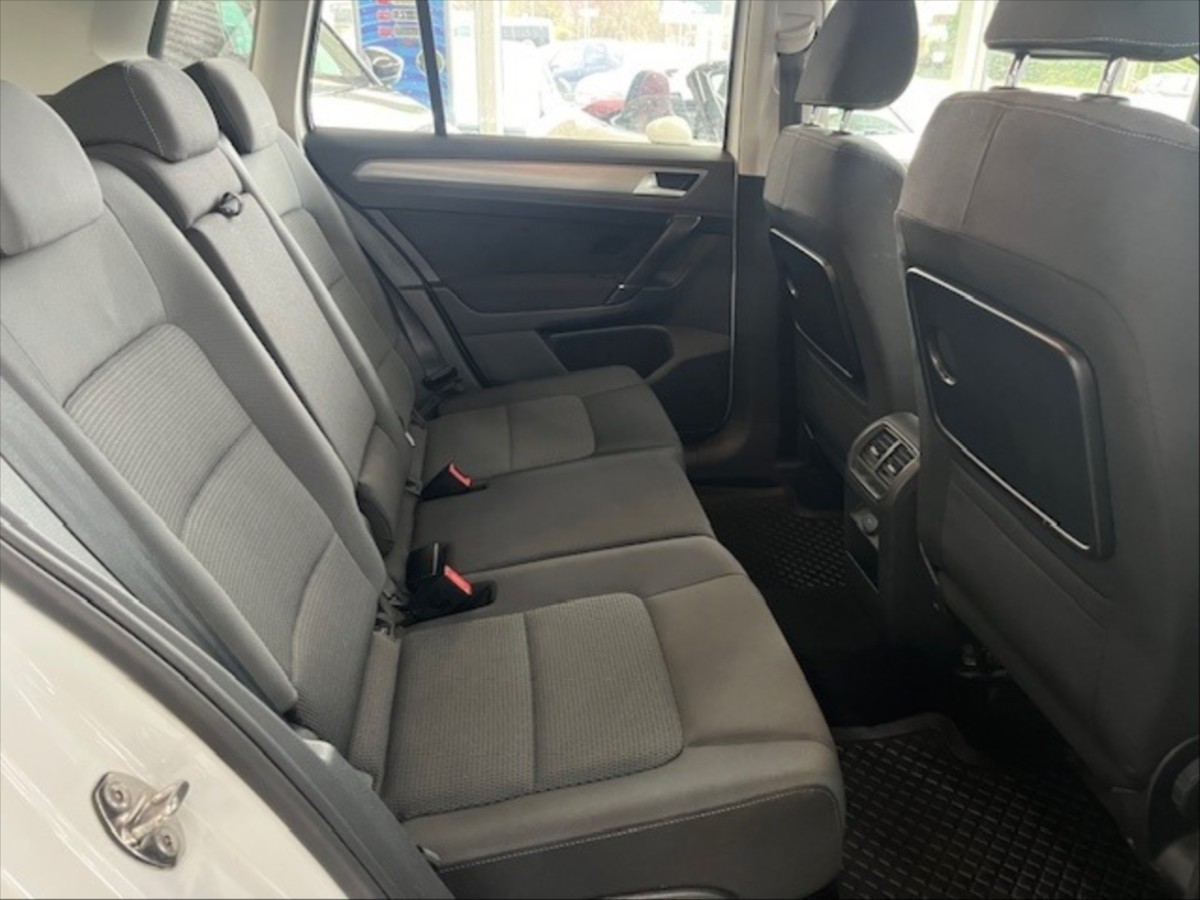 volkswagen-golf-sportsvan-1-4-tsi-92-kw-automat-2015 - 6