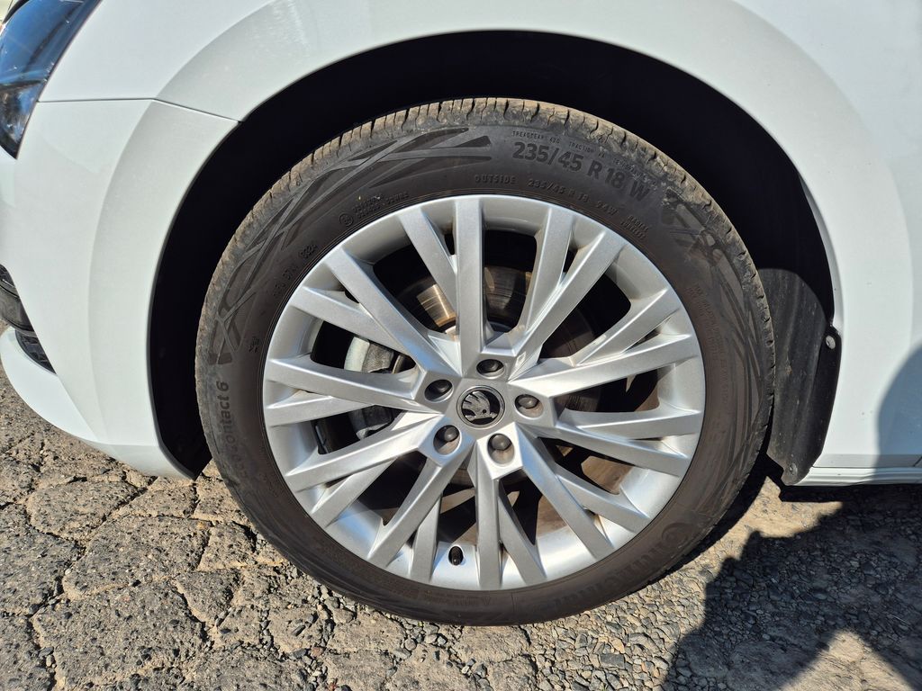 skoda-superb-combi-2-0-tdi-dsg-style-cz-t - 8