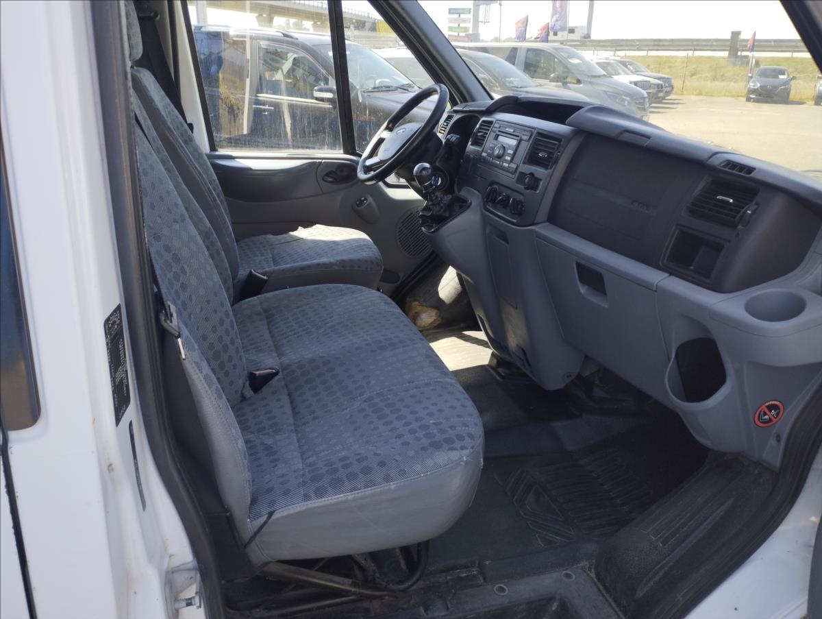 ford-transit-2-2 - 7
