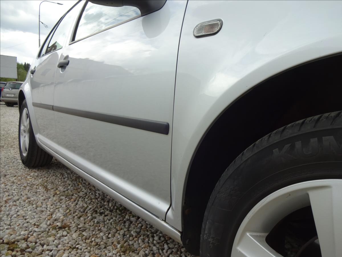 volkswagen-golf-iv-1-6-i-77kw - 9
