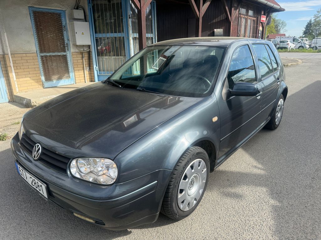 Volkswagen Golf 1,6  74 KW BENZIN AUTOMAT
