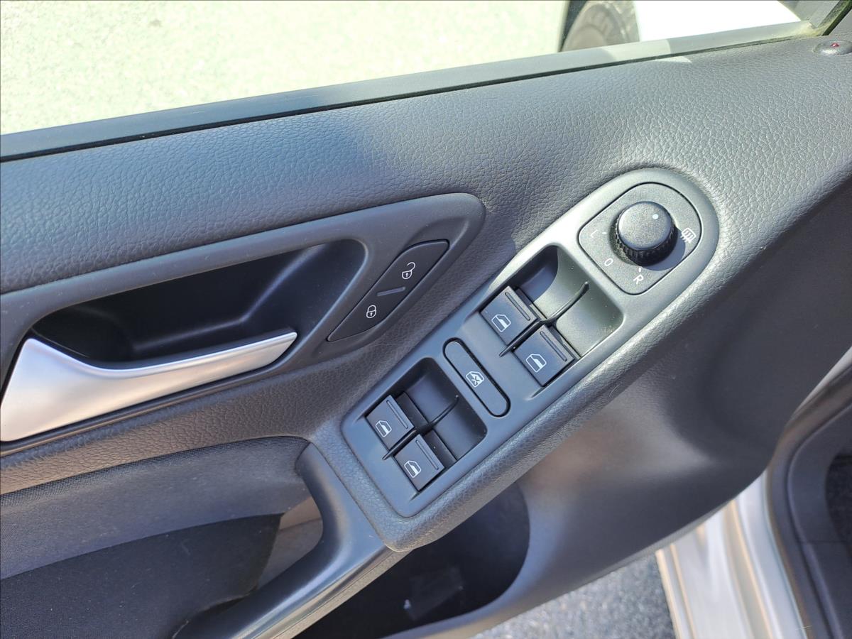 volkswagen-golf-1-6-tdi-digiklima - 9