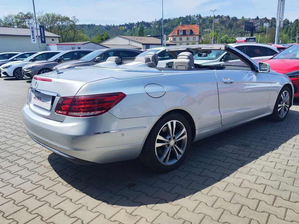 mercedes-benz-tridy-e-220d-125kw-cabrio - 8