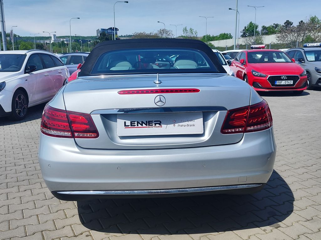 mercedes-benz-tridy-e-220d-125kw-cabrio - 9