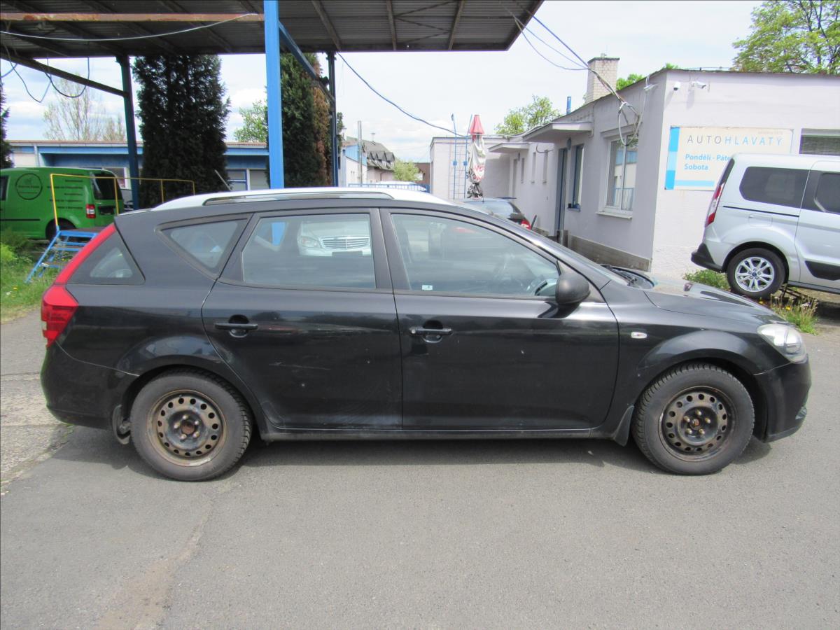 kia-ceed-1-6-crdi-66kw-combi - 7