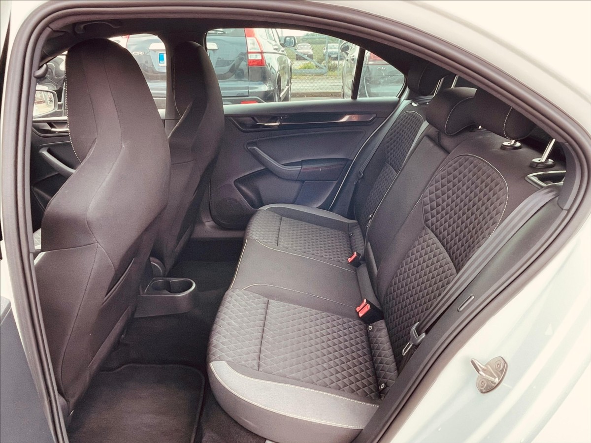 skoda-rapid-1-0-tsi-dsg-monte-carlo - 9