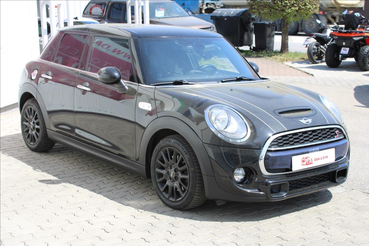 mini-cooper-s-2-0-141-kw-jcw-1-majitel-top - 1