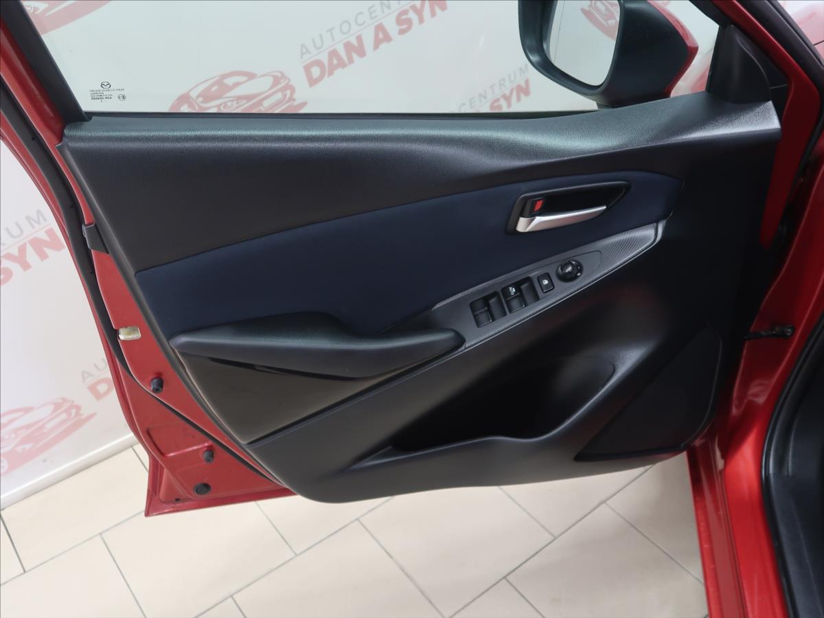 mazda-2-1-5-i-1-majitel-serv-kniha - 9