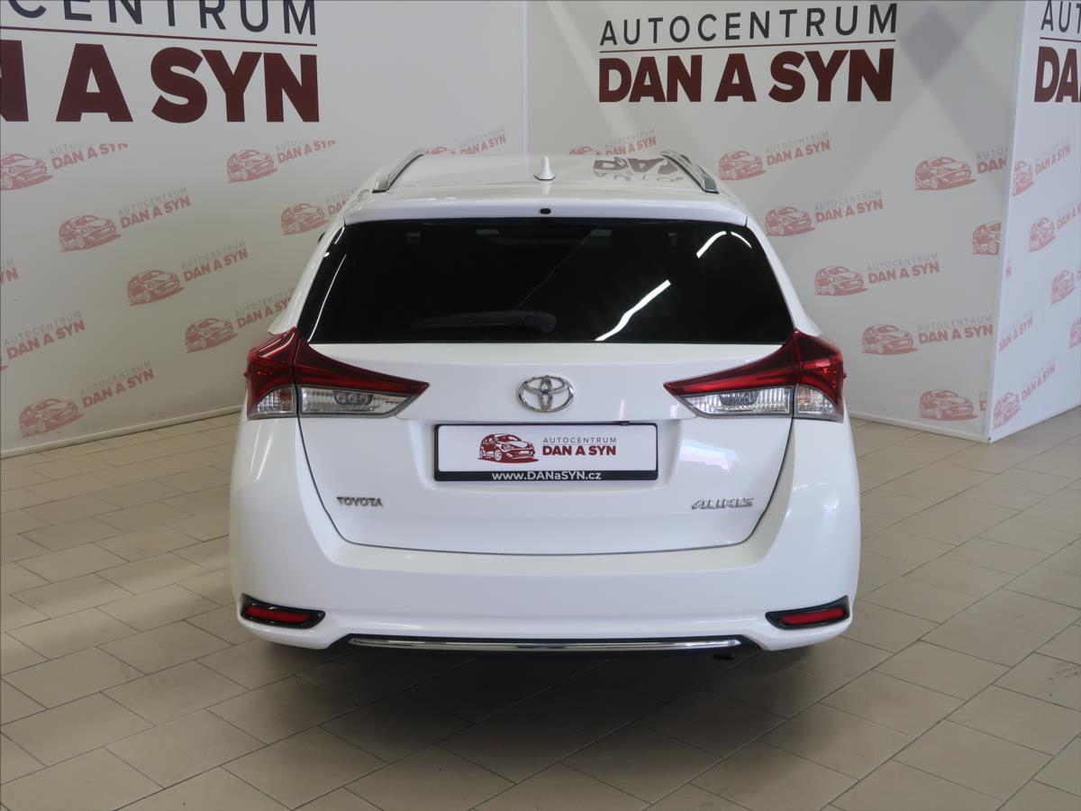 toyota-auris-1-6-puvod-cr - 4