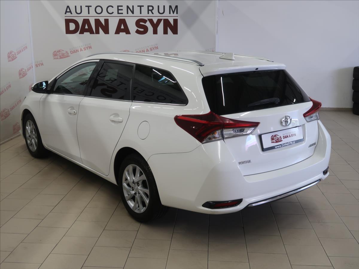 toyota-auris-1-6-puvod-cr - 5