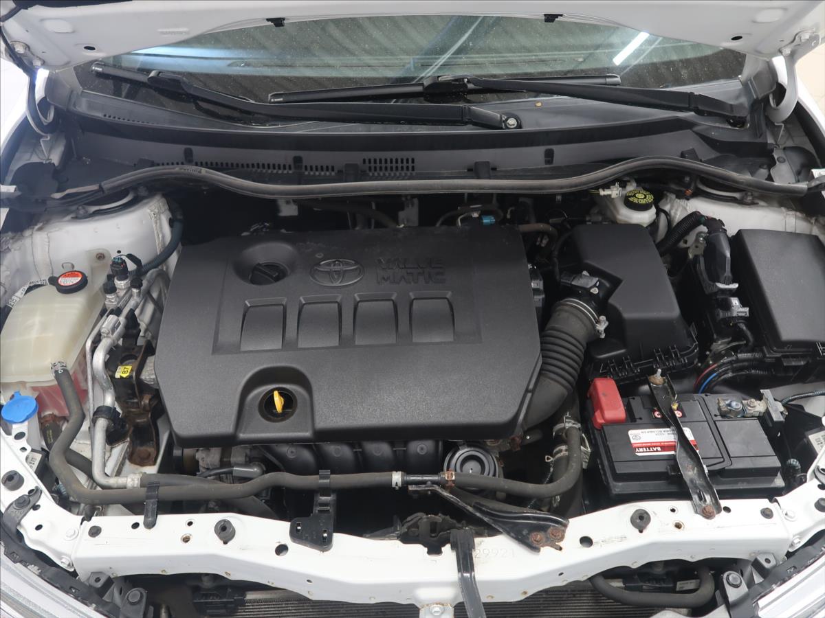 toyota-auris-1-6-puvod-cr - 8